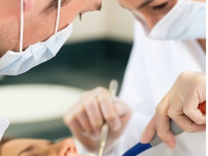 Recherche assistant(e) dentaire Paris 16.  H/F