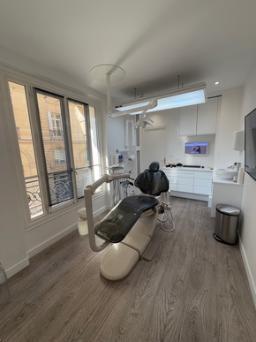 SYDEL vous propose un cabinet à Paris 8 – Patientèle fidèle, matériel complet, cabinet optimisé