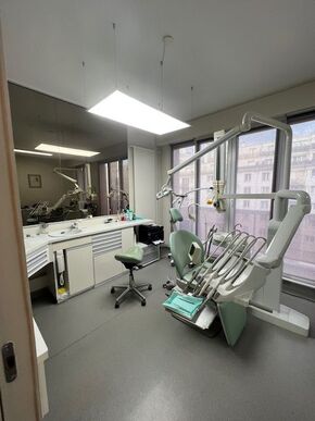 Cession murs de cabinet dentaire  Paris 17 eme