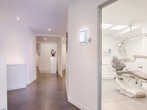 Recrute assistant(e) dentaire qualifié(e) Paris 15e H/F