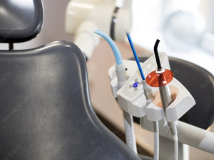 (33 ) Cabinet dentaire de chirurgie en région bordelaise  (Réf : VO/128) 