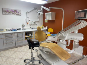 Cabinet dentaire, murs et fonds à vendre